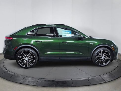 New 2026 Porsche Macan 4 Electric AWD/4WD image 8