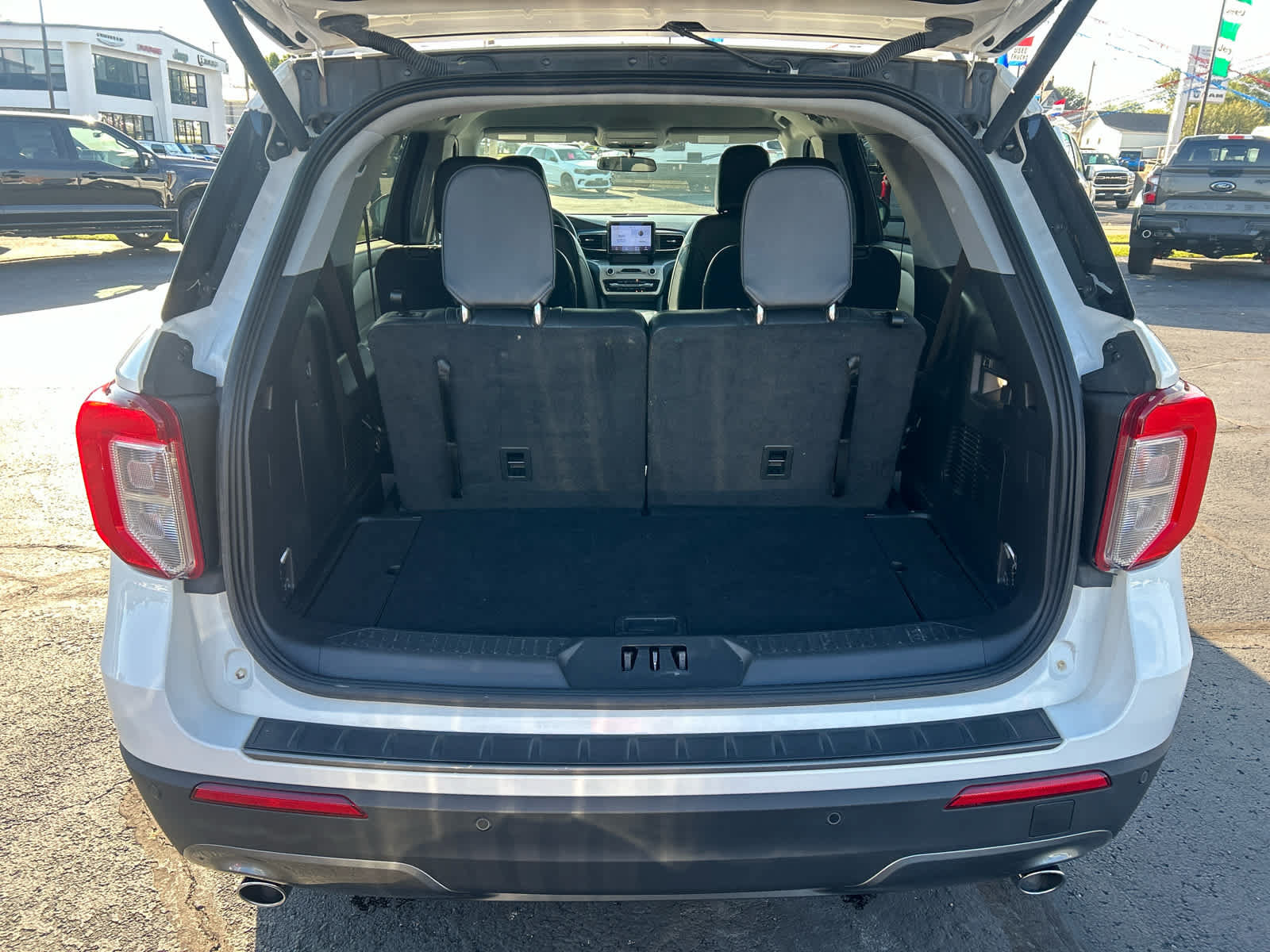 Used 2023 Ford Explorer XLT w/ Equipment Group 202A AWD/4WD image 6