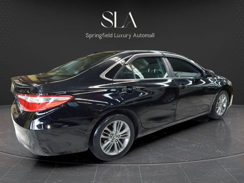 Used 2017 Toyota Camry SE image 4