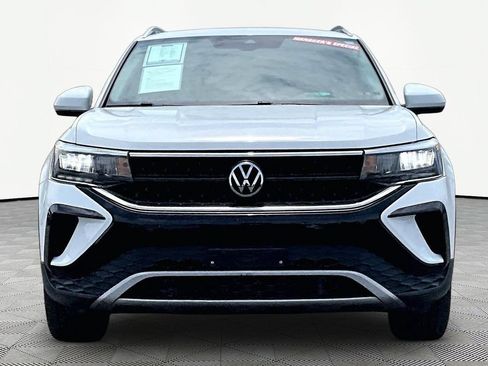Used 2022 Volkswagen Taos SE w/ IQ.Drive SE Package FWD image 3