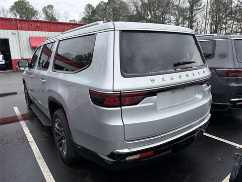 Used 2024 Jeep Wagoneer L Series II w/ Flexible Seating Group image 5