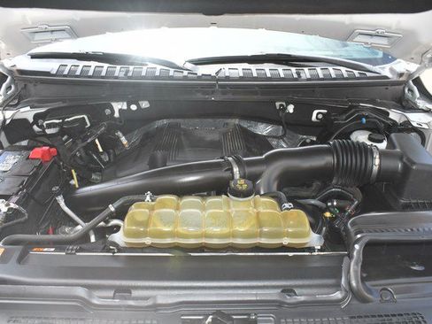 Used 2019 Ford Expedition Limited w/ Equipment Group 302A AWD/4WD image 31