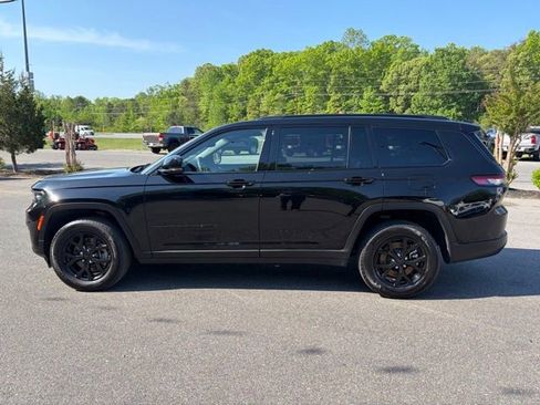 Used 2024 Jeep Grand Cherokee L Laredo AWD/4WD image 28