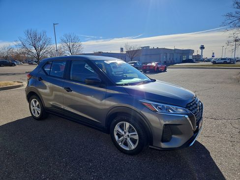 Used 2023 Nissan Kicks S image 2