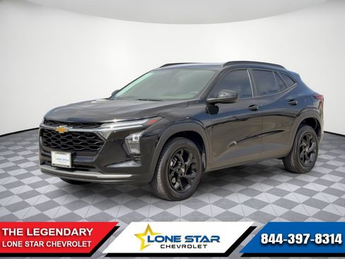 Used 2024 Chevrolet Trax LT w/ Driver Confidence Package FWD image 1
