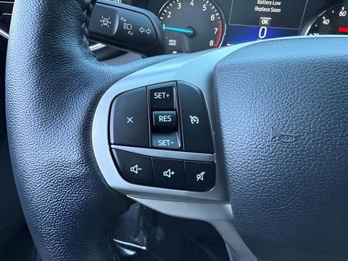 Used 2022 Ford Explorer XLT w/ Equipment Group 202A AWD/4WD image 18