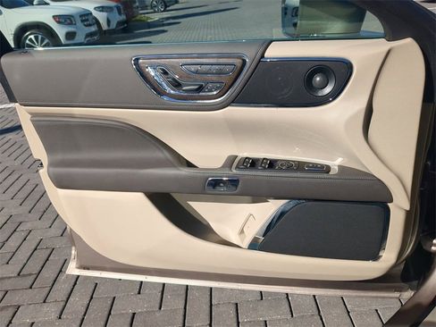 Used 2020 Lincoln Continental Reserve image 32