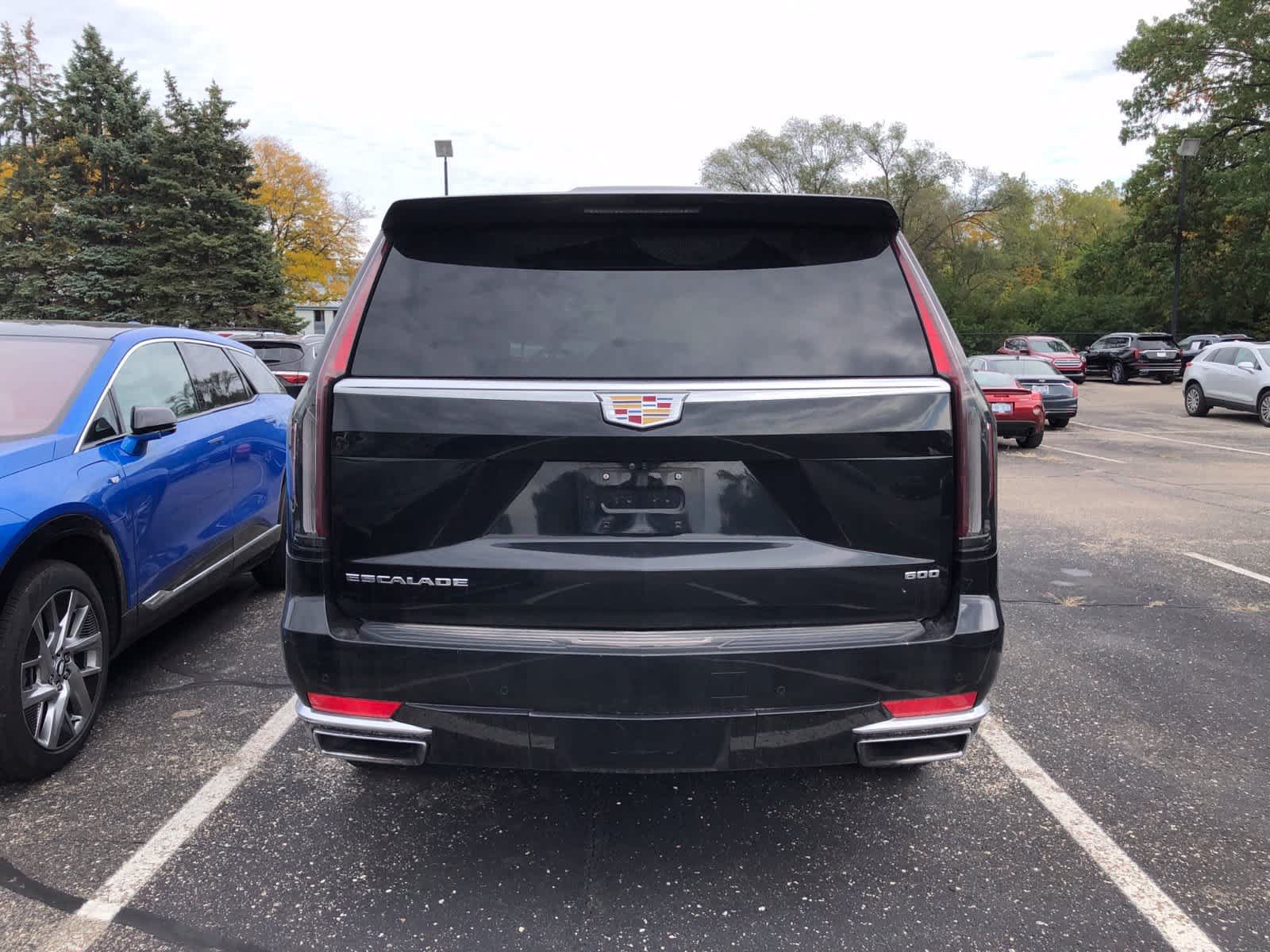 Used 2023 Cadillac Escalade Premium Luxury w/ LPO, Floor Liner Package AWD/4WD image 5
