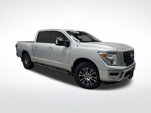 Used 2020 Nissan Titan SV w/ SV Convenience Package image 39