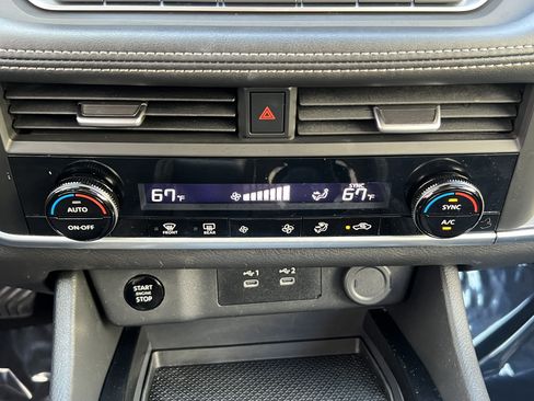 Used 2025 Nissan Rogue SV AWD/4WD image 28