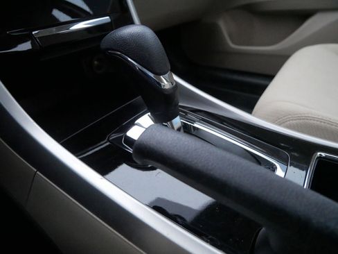 Used 2016 Honda Accord EX image 12