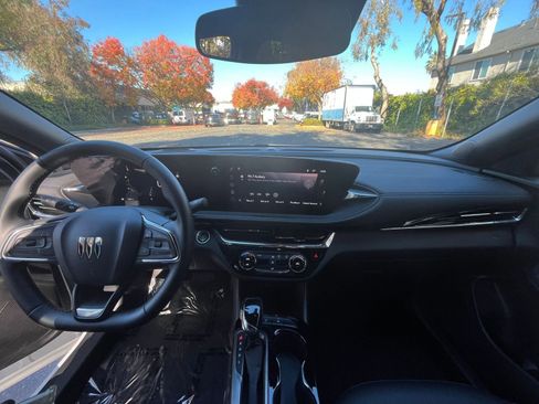 Used 2025 Buick Envista Sport Touring image 31