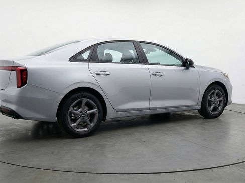Used 2025 Kia K4 LXS image 9