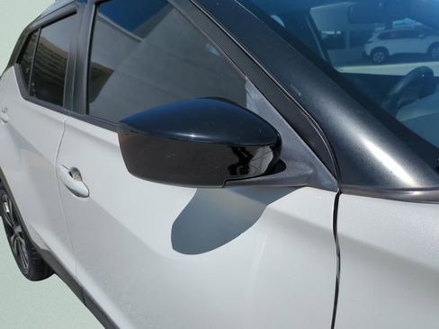 Certified 2019 Nissan Kicks SV image 11