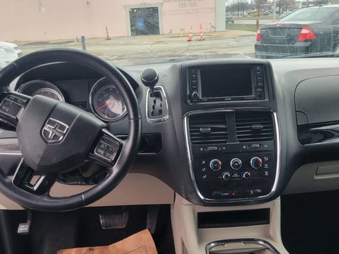 Used 2018 Dodge Grand Caravan SXT image 8