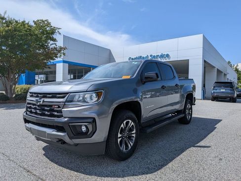 Used 2021 Chevrolet Colorado Z71 w/ Safety Package AWD/4WD image 4