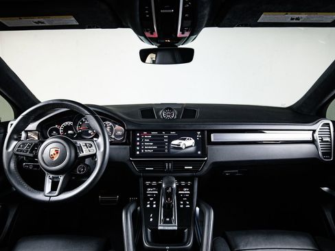 Certified 2023 Porsche Cayenne Turbo AWD/4WD image 24