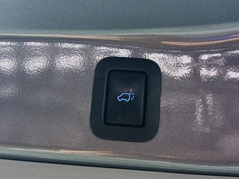 Used 2017 Toyota Highlander XLE AWD/4WD image 31
