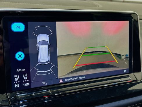 Used 2025 Volkswagen Atlas Cross Sport SE image 23