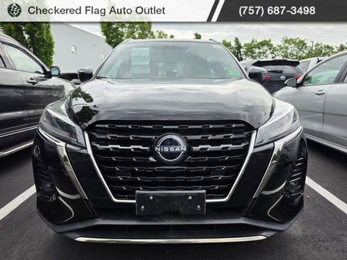 Used 2023 Nissan Kicks SR FWD image 2