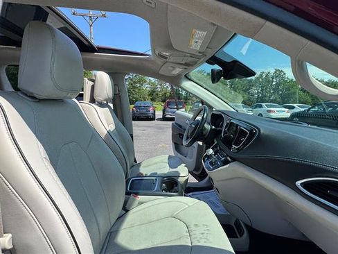 Used 2018 Chrysler Pacifica Limited w/ Advanced Safetytec Group FWD image 39