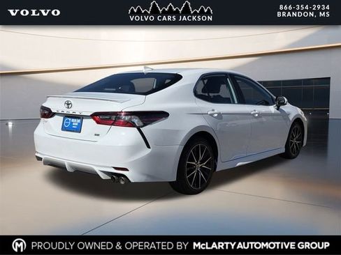 Used 2024 Toyota Camry SE image 4