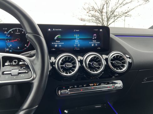 Certified 2023 Mercedes-Benz GLA 250 4MATIC w/ Premium Package image 18