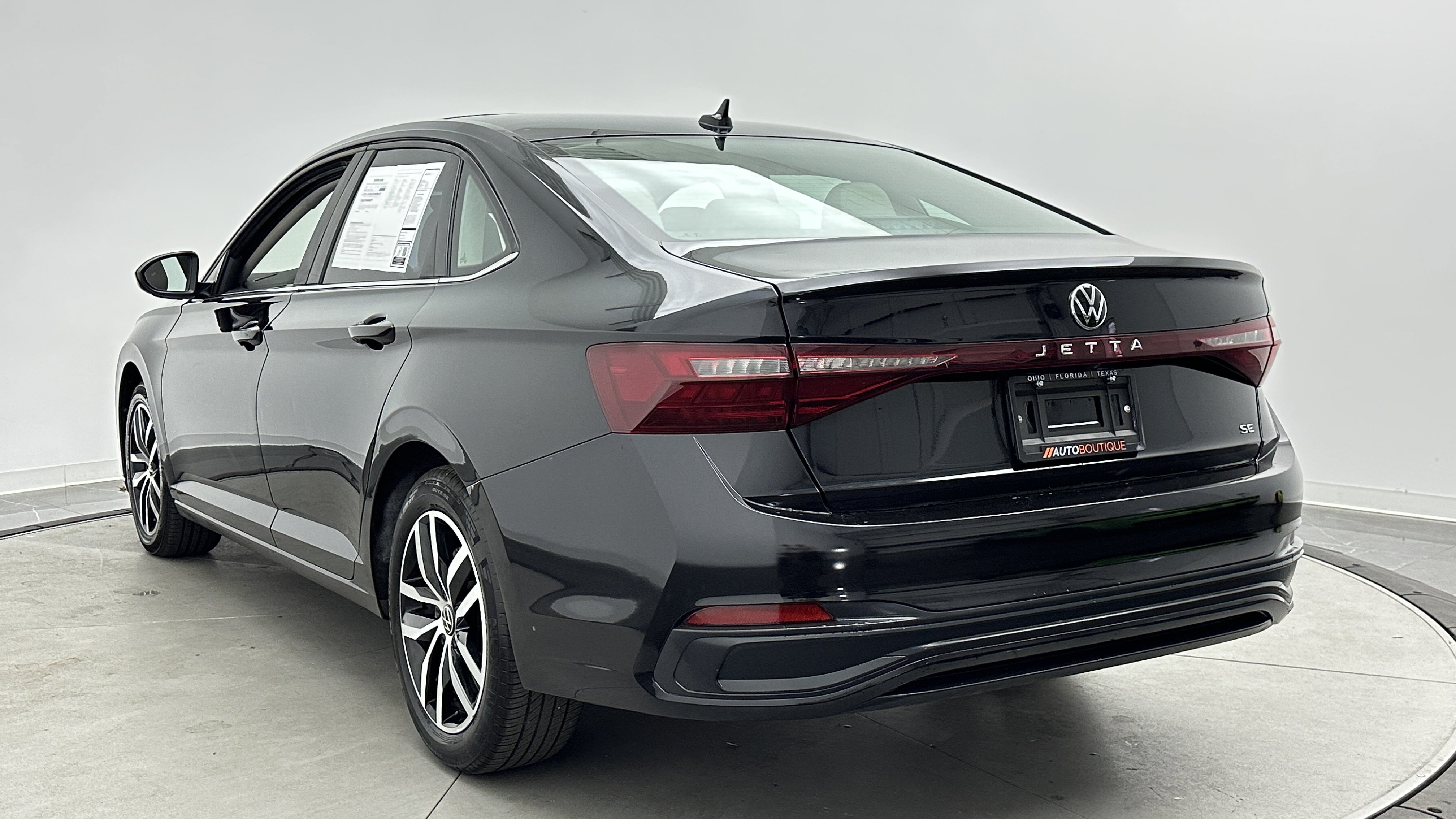 Used 2026 Volkswagen Jetta SE FWD image 6