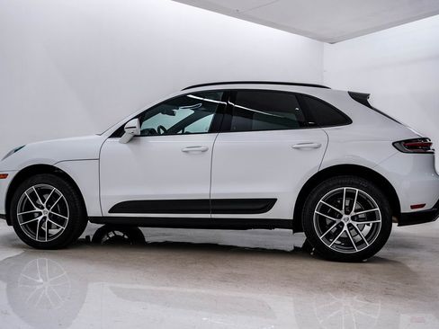 Certified 2025 Porsche Macan image 2
