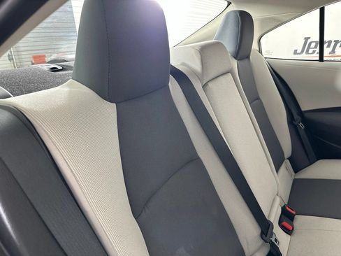Used 2025 Toyota Corolla LE FWD image 28
