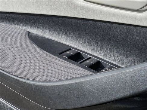 Used 2022 Toyota Corolla LE FWD image 7