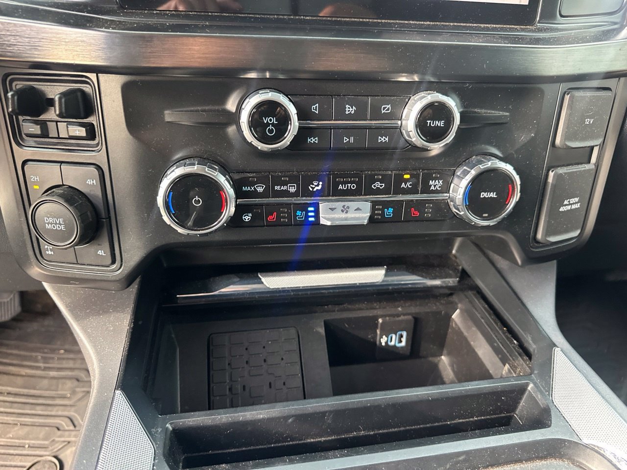 Used 2024 Ford F250 Lariat w/ Sport Appearance Package AWD/4WD image 31