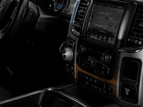 Used 2016 RAM 1500 Laramie w/ Convenience Group AWD/4WD image 30