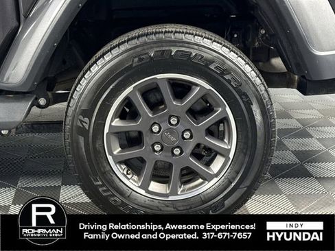 Used 2020 Jeep Gladiator Overland w/ Popular Equipment Package image 10