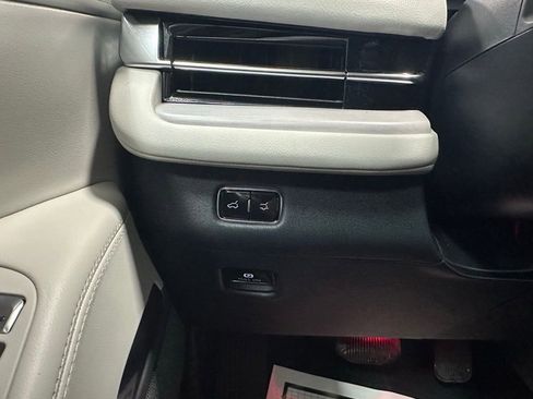 Used 2025 Lincoln Navigator L Reserve image 17