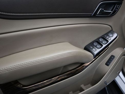 Used 2020 GMC Yukon XL SLT w/ Premium Edition image 11