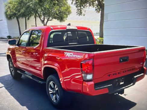 Used 2019 Toyota Tacoma TRD Sport RWD image 5