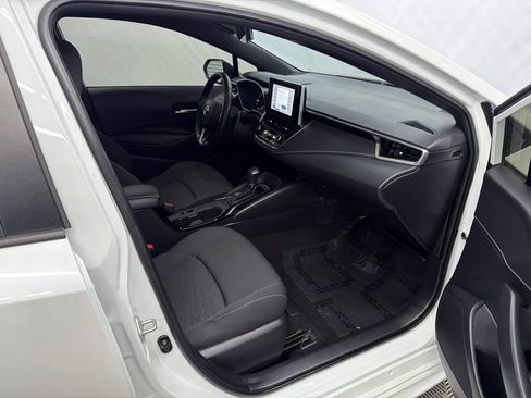 Used 2025 Toyota Corolla SE w/ SE Package FWD image 13
