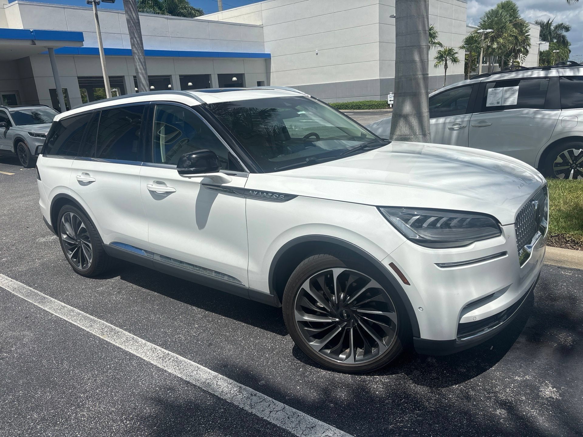 Used 2022 Lincoln Aviator Reserve w/ Equipment Group 201A RWD image 2