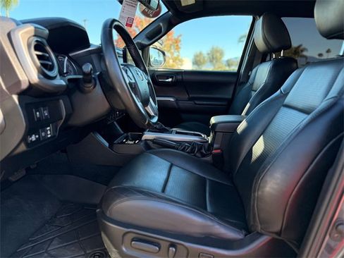 Used 2022 Toyota Tacoma Limited image 16