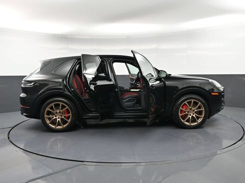Certified 2025 Porsche Cayenne S AWD/4WD image 37