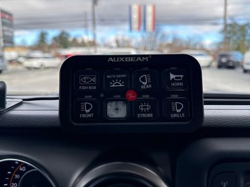 Used 2021 Jeep Wrangler Sport image 31