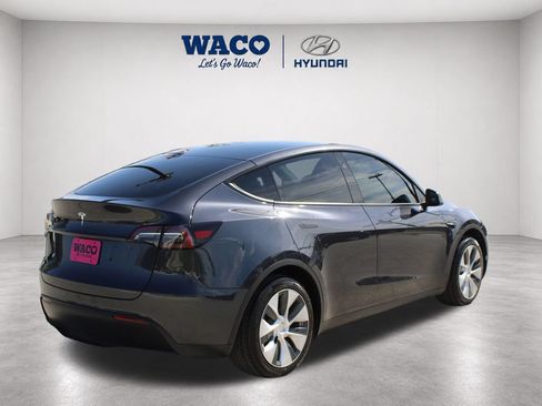 Used 2024 Tesla Model Y Long Range RWD image 10