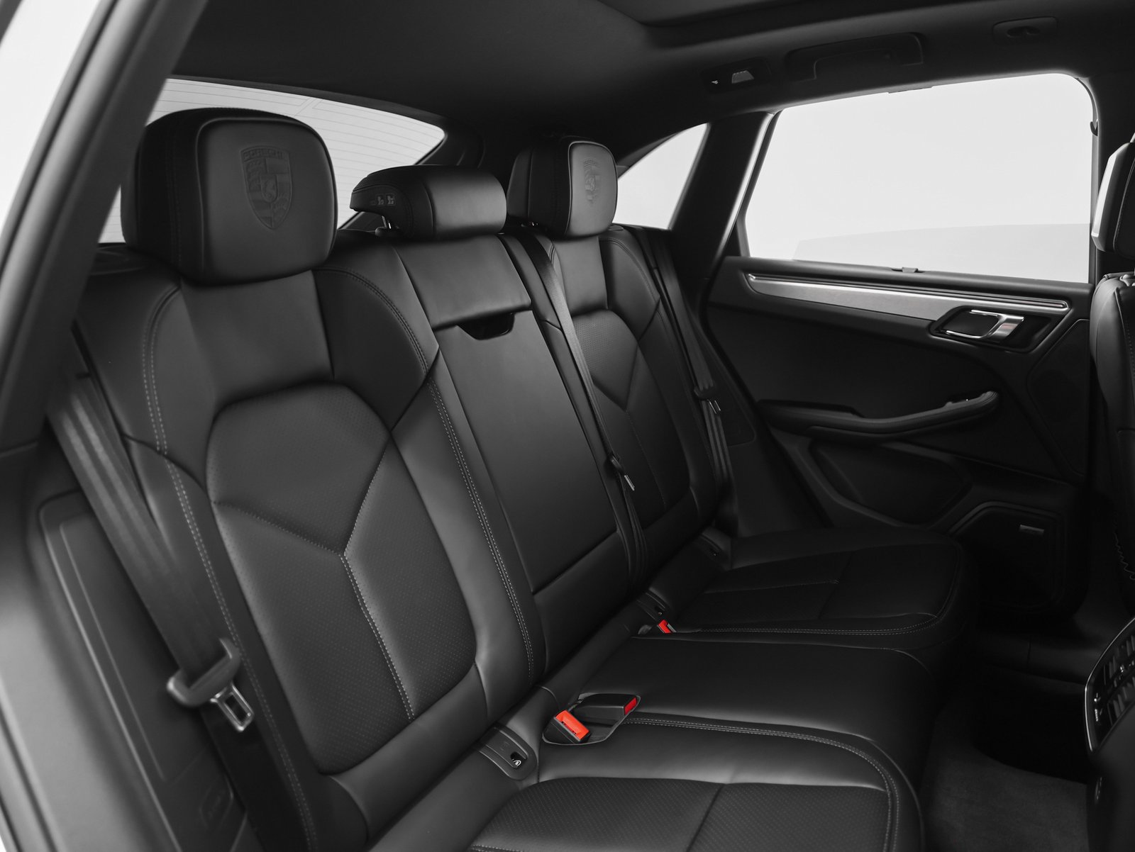 Certified 2026 Porsche Macan AWD/4WD image 27