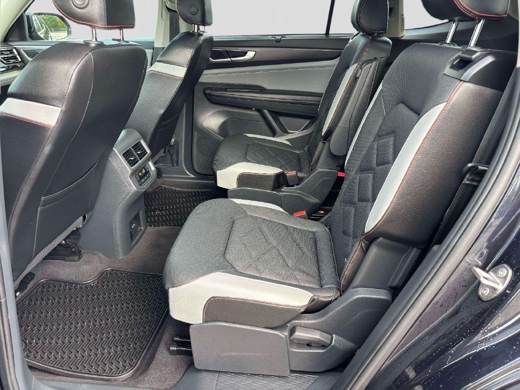 Used 2024 Volkswagen Atlas Peak Edition SE AWD/4WD image 12