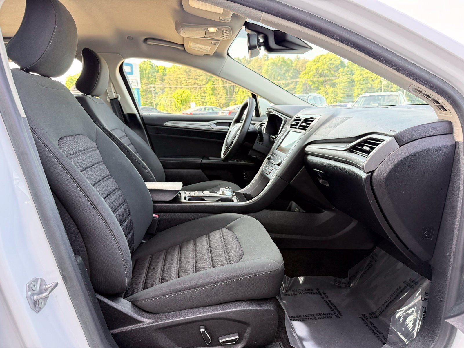 Used 2019 Ford Fusion SE FWD image 19