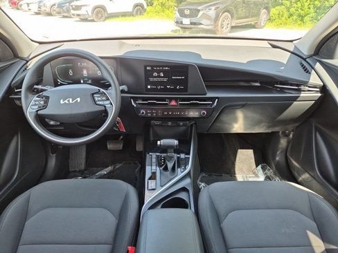 Used 2025 Kia Niro LX FWD image 25