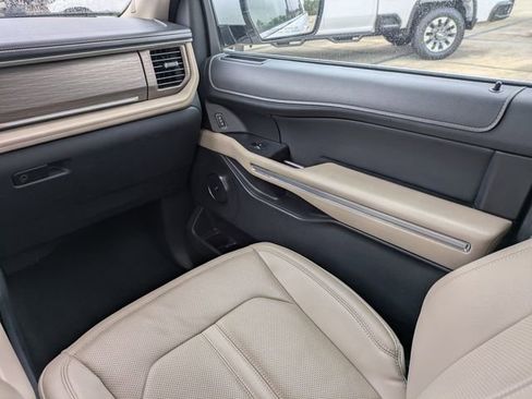 Used 2024 Ford Expedition Limited AWD/4WD image 20