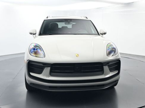Certified 2025 Porsche Macan AWD/4WD image 18