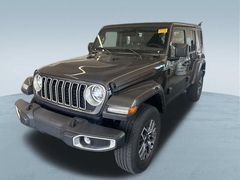 Used 2025 Jeep Wrangler Unlimited Sahara AWD/4WD image 3